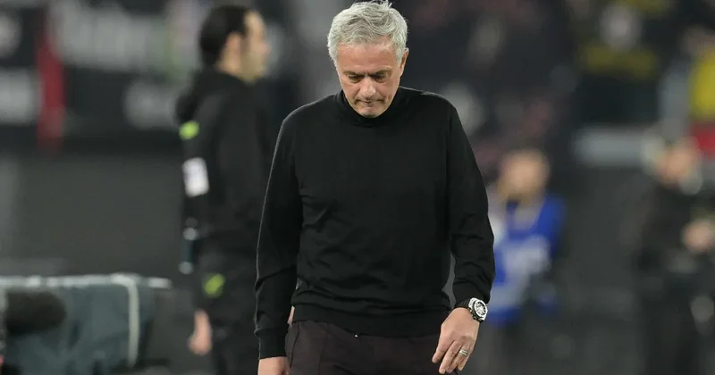 Mourinho salgın hastalığın pençesinde: Maça çıkmak istemiyorlar