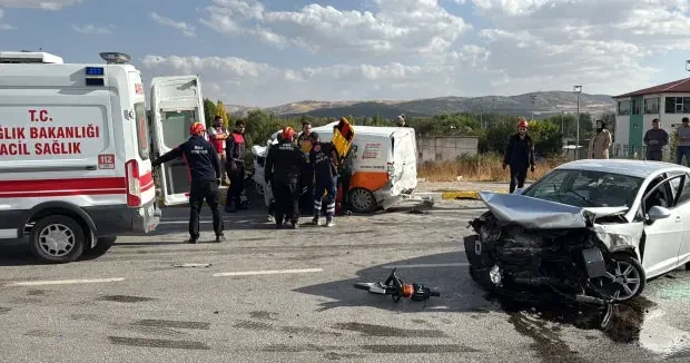 Sivas haberleri Sivas ta feci kaza: 1 ölü, 4 yaralı! 04 Ekim 2025