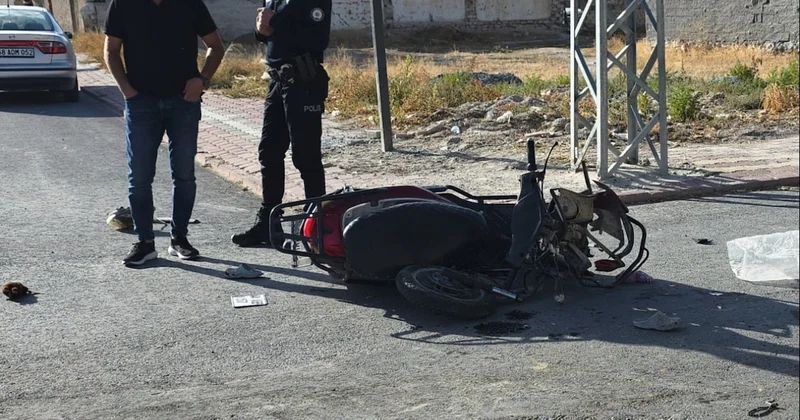 Aksaray da panelvan ile motosiklet çarpıştı: 2 si çocuk 3 ağır yaralı Sözcü Gazetesi