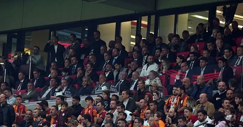 Vincenzo Montella derbiyi stattan takip etti
