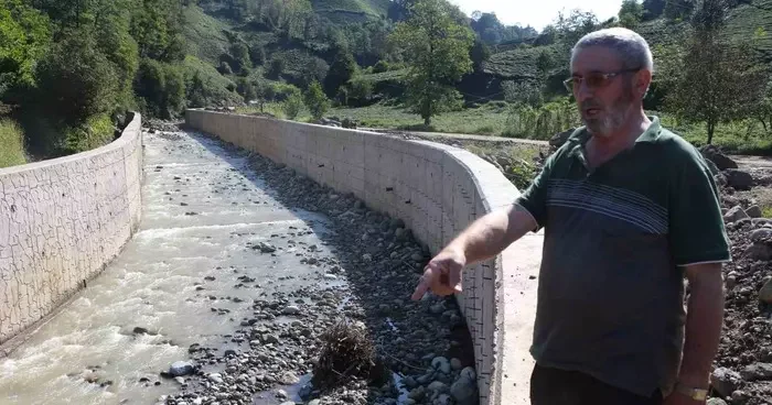 Dere ıslahı nedeniyle çayı bahçede kaldı
