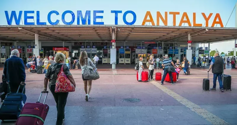 Antalya turizminde yeni 2 rekor; her 4 turistten 1 i Rus