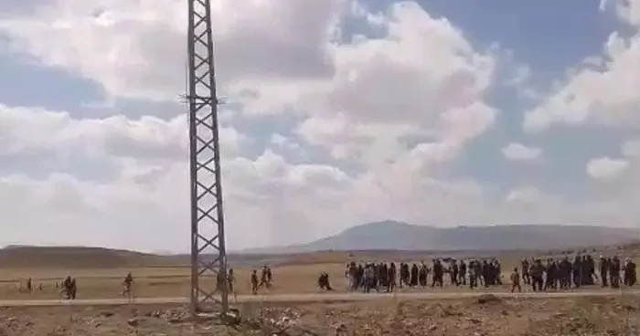 Tekman’da cenaze sırasında iki aile birbirine girdi