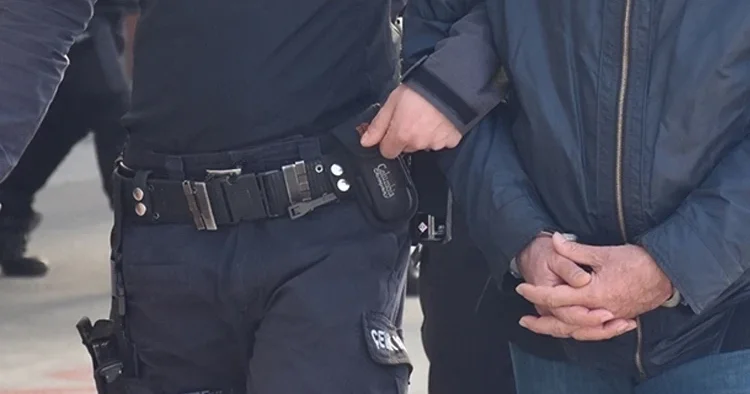 Yunanistan’da 13 Türk yakalandı