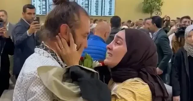 Sumud Filosu katılımcısı Abdulsamed Turan ve eşinin duygulandıran kavuşması VİDEO İZLE