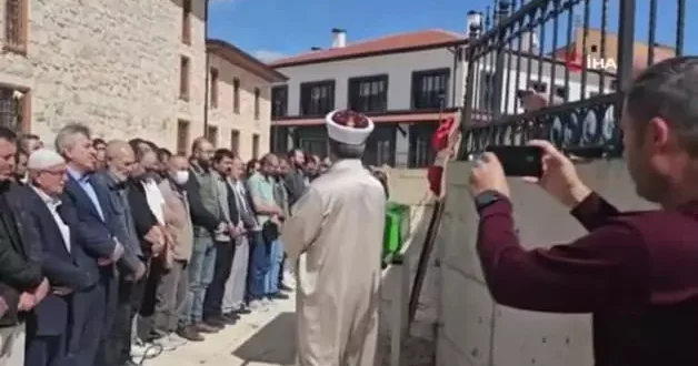 Kırmızı ışıkta beklerken can veren öğretmen Mevlüt Külcü’ye acı veda