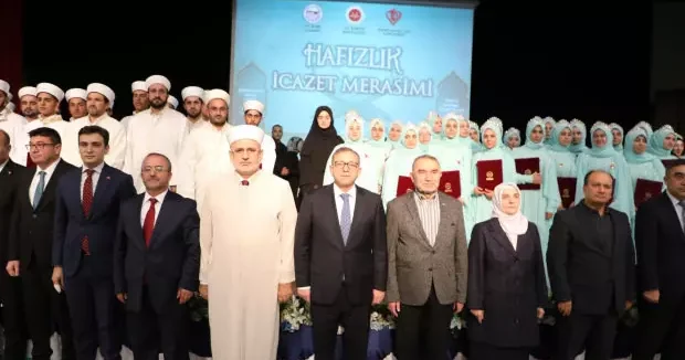 Kars haberleri Kars ta 60 hafız için icazet töreni yapıldı 04 Ekim 2025
