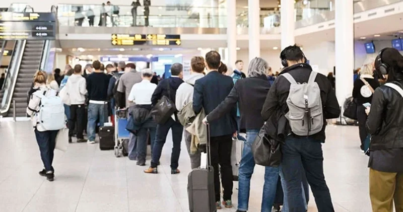 Almanya diken üstünde! Havalimanlarında alarm: 6 binden fazla yolcu mahsur kaldı