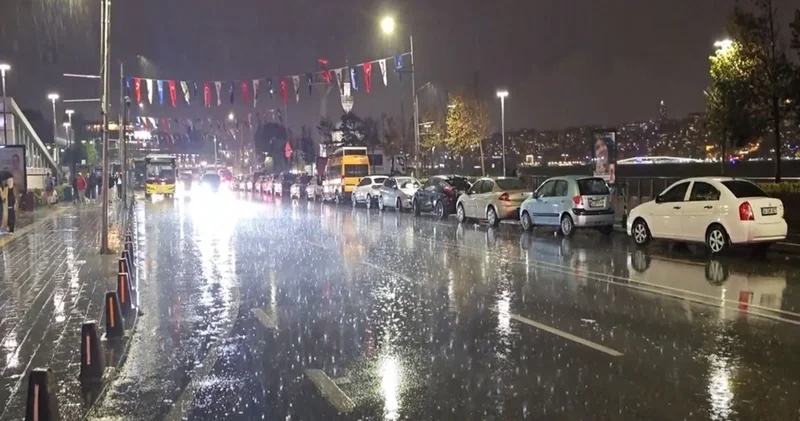 İstanbul da bazı bölgelerde sağanak etkili oldu