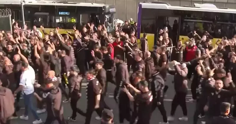Beşiktaşlı taraftarlar, Galatasaray derbisi için Rams Park a ulaştı Fanatik Spor Haberleri Video