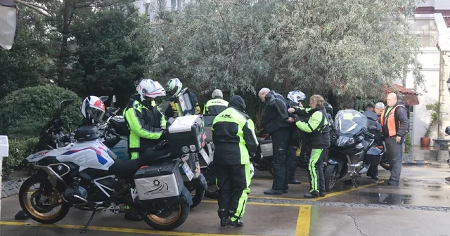 Almanya dan gelen motosiklet tutkunları İzmir de; 84 yaşında, 6 bin kilometre katedecek İzmir Haberleri