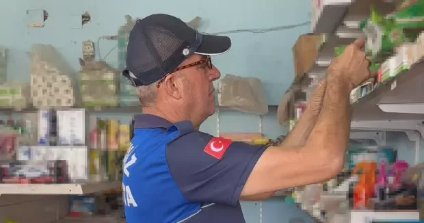 Mersin haberleri Mersin de gıda skandalı! Çocuklara satıyordu... 04 Ekim 2025