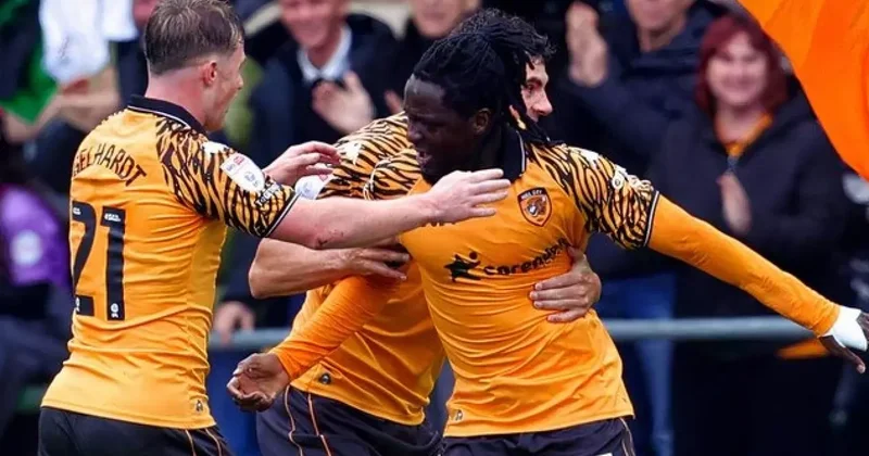 88 de penaltı kaçtı! Hull City, Süper Lig in eski yıldızıyla 3 puanı cebine koydu