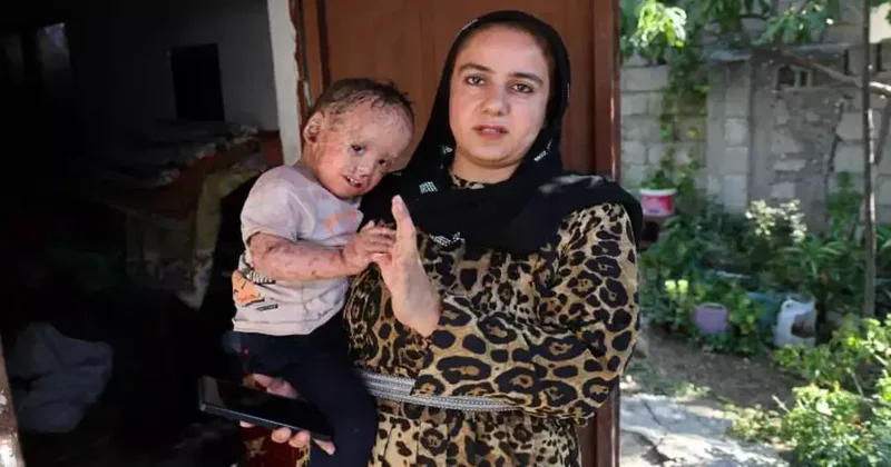 Hasta çocuğun fotoğrafıyla vurgun yaptılar! Yetmedi aileyle dalga geçtiler...