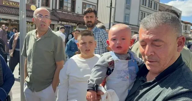 Konya’da aracın içinde kilitli kalan çocuk vatandaşların müdahalesiyle kurtarıldı