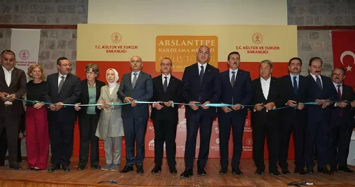 4 bin yıllık tarihin kalbinde yeni bir kapı! Arslantepe karşılama merkezi açıldı! Bakan Ersoy: Malatya nın uluslararası görünürlüğünü artıracak