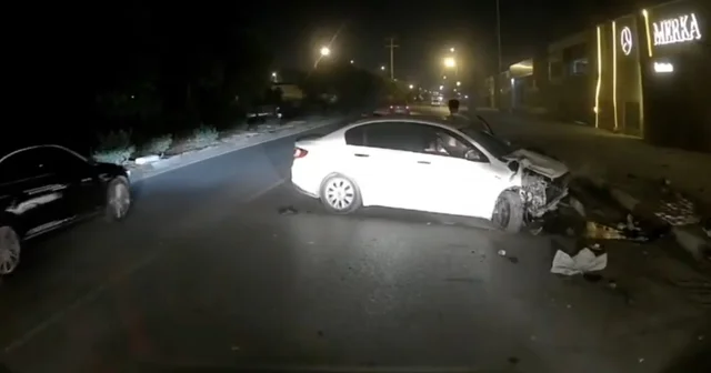 Trafikte sıkıştırılan sürücü, şerit değiştirirken kaza yaptı; 1 ağır yaralı Adana Haberleri