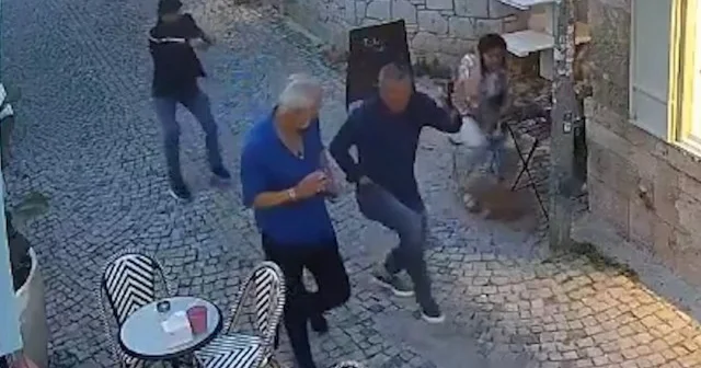 Çeşme de iş insanı Fatih Fil in silahlı saldırıya uğradığı an kamerada VİDEO İZLE