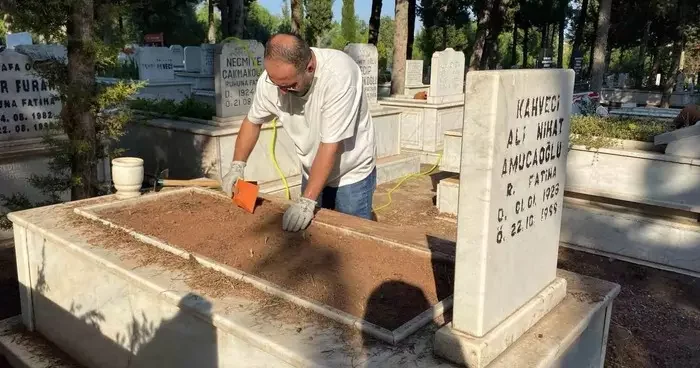 Sıcak hava, kabir ziyaretlerini de etkiledi