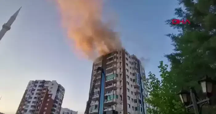 Diyarbakır da 13 katlı apartmanda yangın çıktı! Tahliye devam ediyor, yangından etkilenenler hastaneye kaldırıldı
