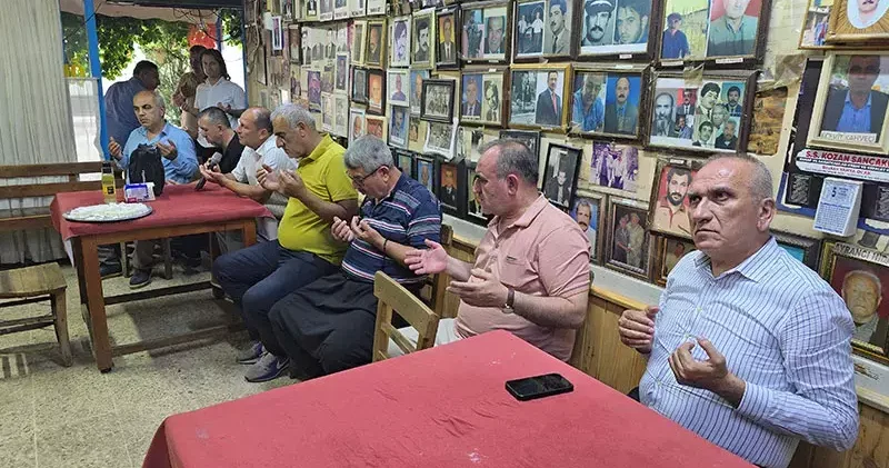 Adana da Ölüler Kahvesi nde bayram geleneği bu yıl da sürdürüldü