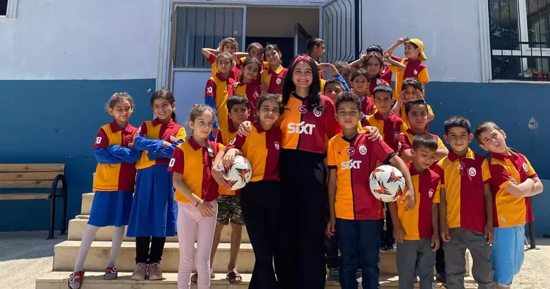 Yunus Akgün den kalpleri ısıtan hareket Fanatik Spor Haberleri Video