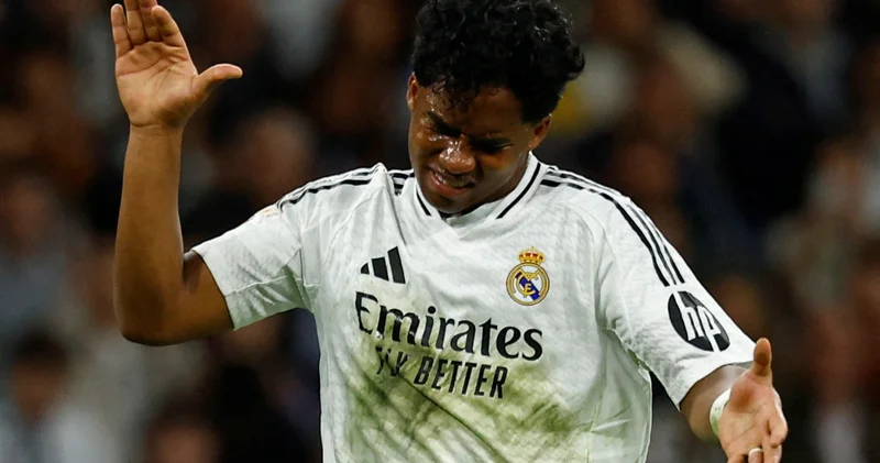 Meğerse Real Madrid Santiago Bernabeu nun çimlerini maçtan önce boyuyormuş!