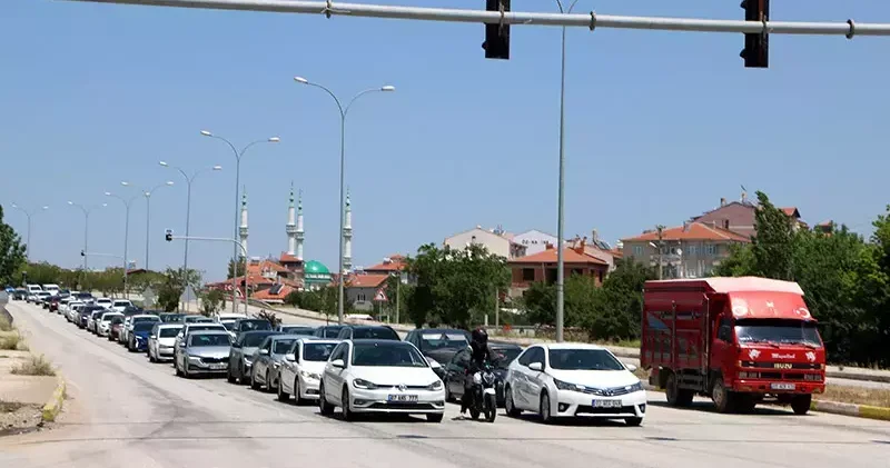 Afyonkarahisar Antalya kara yolunda bayram yoğunluğu