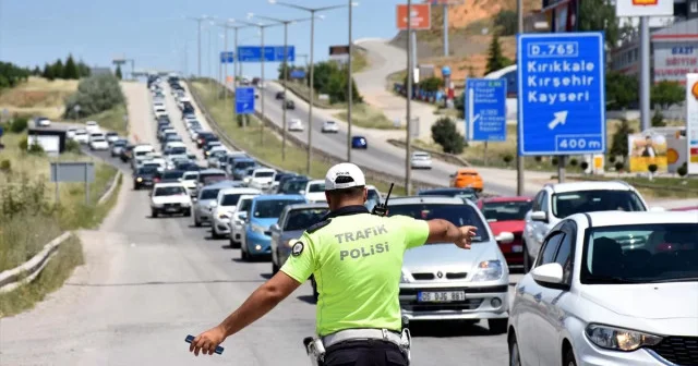 Kilit kavşak Kırıkkale de bayram öncesi trafik yoğunluğu sürüyor Gündem Haberleri