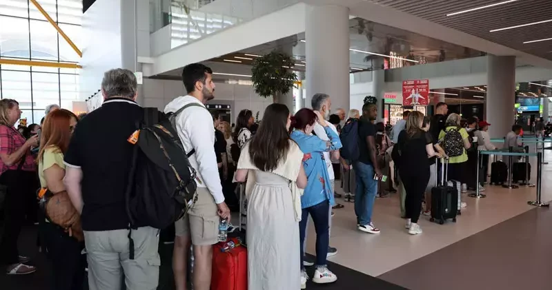 İstanbul Havalimanı nda bayram yoğunluğu; bugün bin 642 uçuş gerçekleştirilecek
