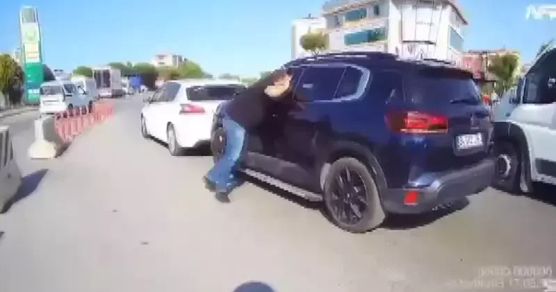Ataşehir de trafikte yol verme kavgası; hamile eşinin yanında saldırdı