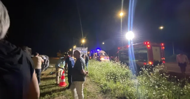 Minibüs tarlaya savrulup, devrildi: 1 ölü, 1 yarılı Sakarya Haberleri