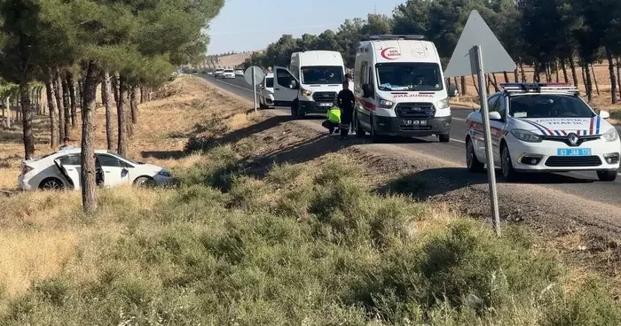 Kontrolden çıkan otomobil şarampole devrildi: 4 yaralı