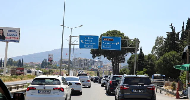 Aydın da turizm merkezleri güzergahında trafik yoğunluğu yaşandı Aydın Haberleri