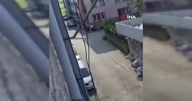 Kadına şiddet bitmiyor! Tartıştığı kadını bağırarak yol ortasında sürükleyip, zorla götürdü