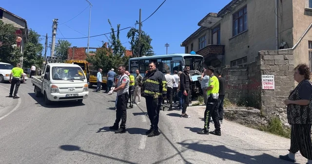 Yolcu minibüsü duvara çarptı: 14 yaralı Zonguldak Haberleri
