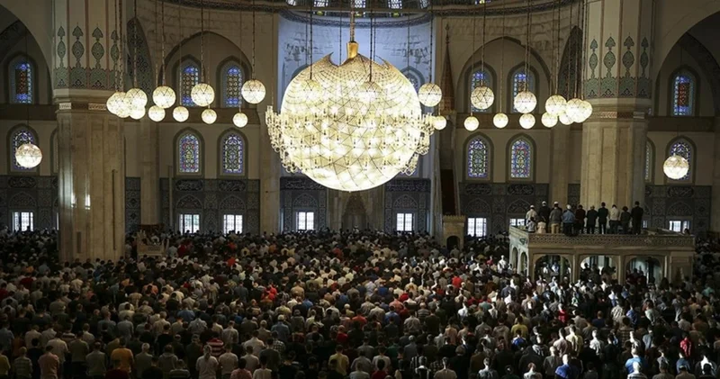 İL İL BAYRAM NAMAZI SAATLERİ 2025: Diyanet ile Kurban bayram namazı saat kaçta kılınacak? 6 Haziran İstanbul, Ankara, İzmir bayram namazı vakitleri