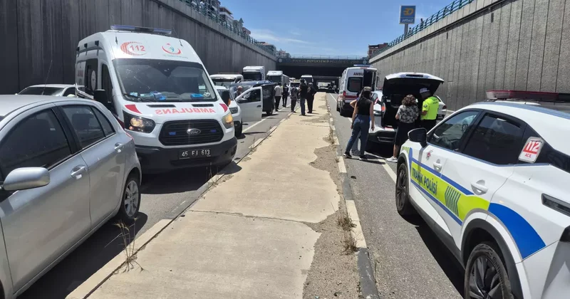 Manisa da 4 aracın karıştığı zincirleme kaza: 7 yaralı