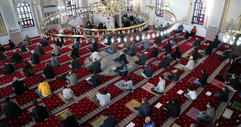 Bayram namazı saatleri il il tam liste (2025 Kurban Bayramı Namazı Saatleri İstanbul, Ankara, İzmir, Bursa, Adana...)