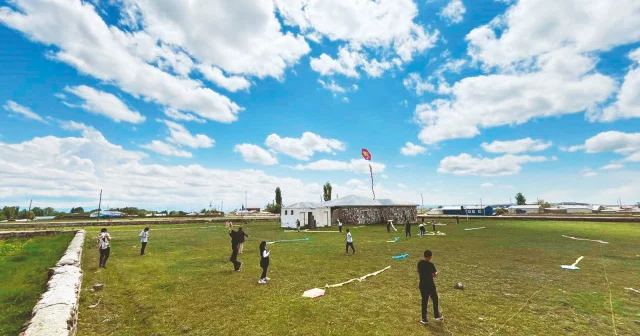 Kars ta öğrenciler uçurtma şenliğinde eğlendi Gündem Haberleri
