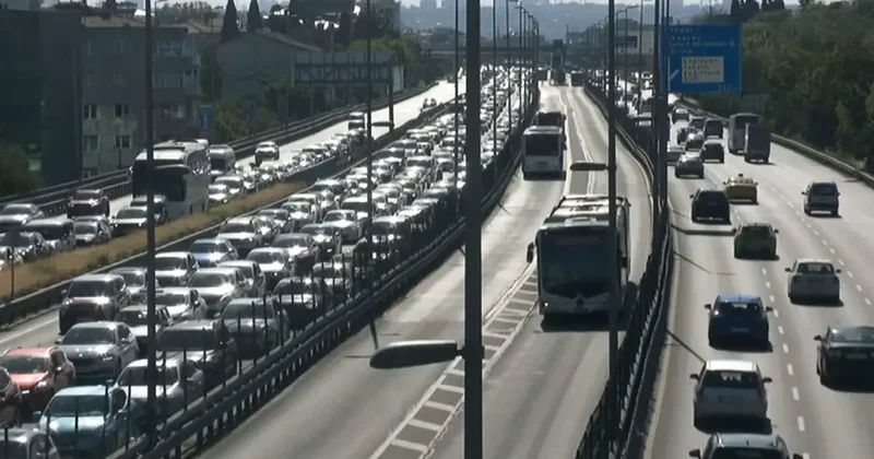 Kurban Bayramı arifesinde trafik durma noktasına geldi