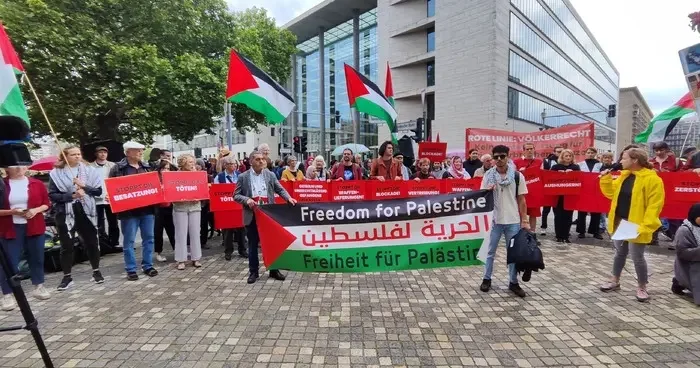 İsrail Dışişleri Bakanı Saar’a Almanya’da Gazze protestosu