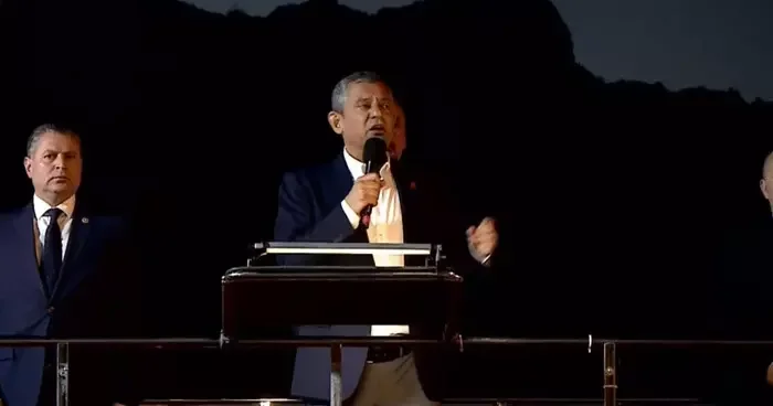 CHP lideri Özgür Özel: İstanbul gibi iradesi gasp edilmeye çalışılan, iradesine darbe yapılmaya çalışılan şehirler var