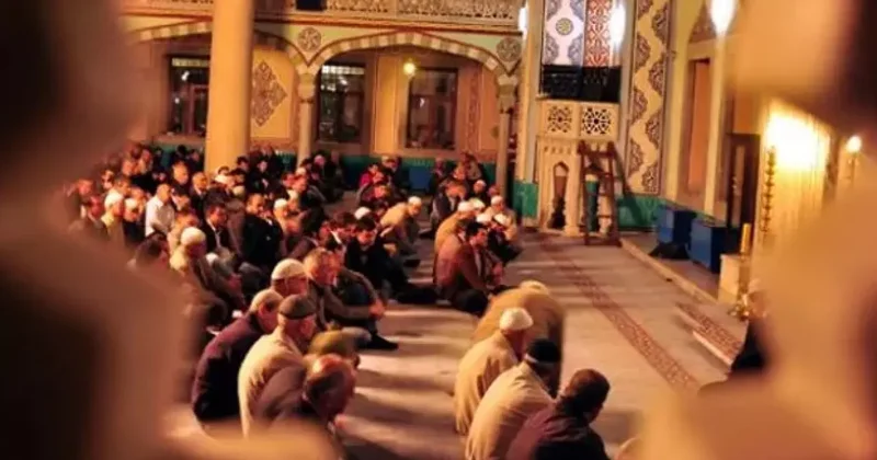 Diyanet ten anlamlı çağrı: Yangınlar için bu gece tüm camilerde dua edilecek