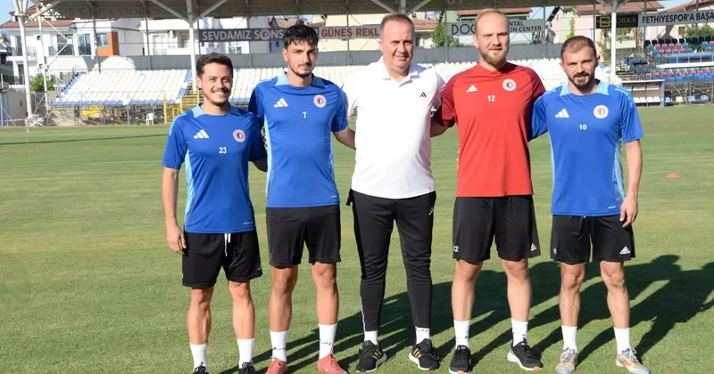 4 yıl Galatasaray da oynamıştı: 36 yaşında 2. Lig ekibiyle anlaşmaya vardı