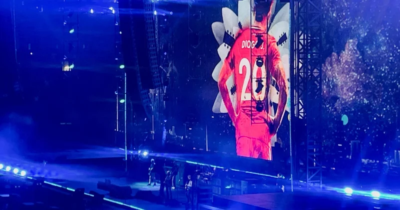 Oasis konserde Live Forever ı söylerken arka planda Diogo Jota vardı