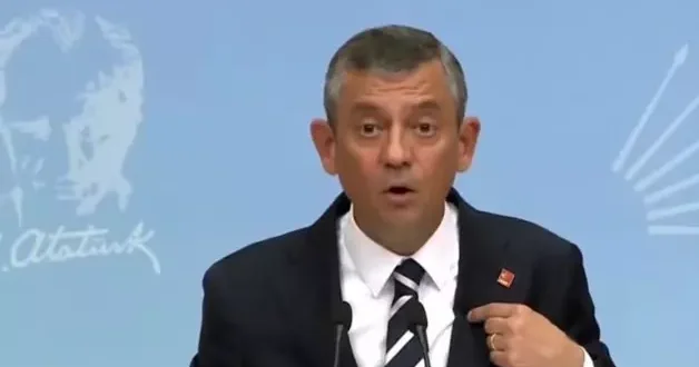 Baklava kutularındaki euraları böyle örtmeye çalıştı! Özgür Özel den sokak tehdidi