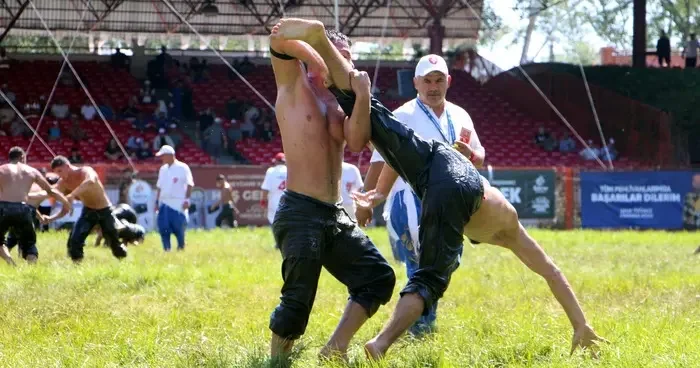 Kırkpınar da ikinci gün karşılaşmaları başladı