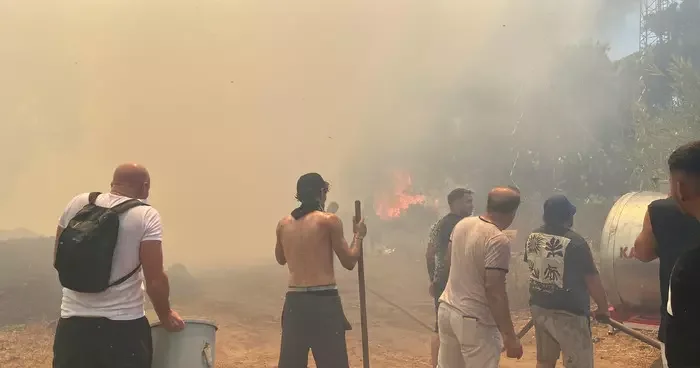 Şimdi de Antalya... Yangın hızla yayılıyor: Turistler dahil herkes seferber oldu!