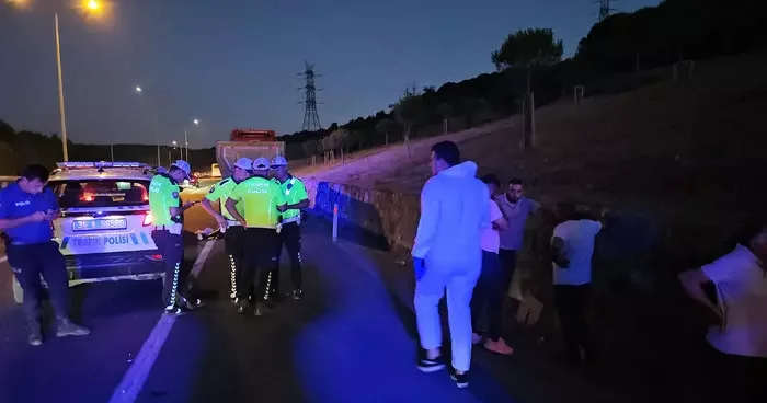 Eyüpsultan da feci kaza! Motosiklet hafriyat kamyonuna çarptı: 1 ölü, 1 ağır yaralı